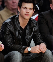 actor taylor lautner 5e3a2ecc624f1.jpg