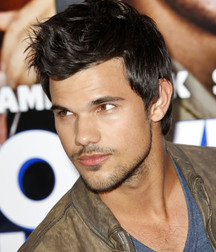 actor taylor lautner 5e3a2ed44e193.jpg
