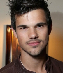 actor taylor lautner 5e3a2ed5a4fed.jpg