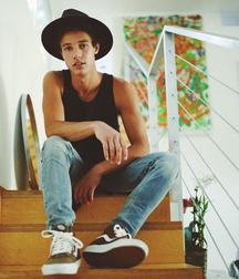 cameron dallas 5e67d5d54dd26.jpg