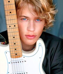 sexy young male actors and singers twink tube stars