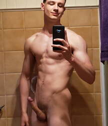 Yet more hot guys 613e9e38ba054.jpg