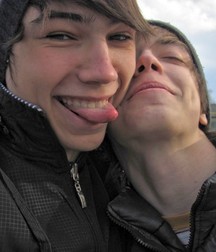 TONGUE PLAY 57c111373dca3.jpg