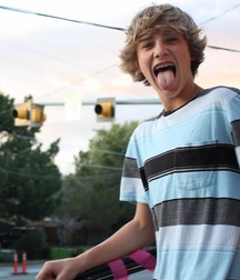 TONGUE PLAY 57c1113fddf24.jpg