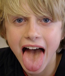 TONGUE PLAY 57c111570a3fa.jpg