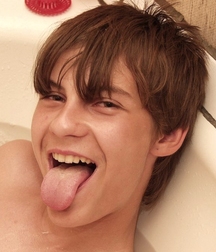 TONGUE PLAY 57c1115f6220c.jpg
