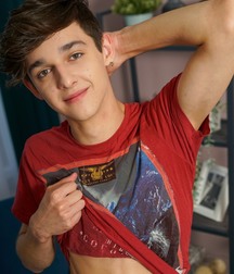 Twinks Porn Shows His Skinny Body