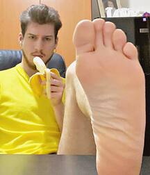 Gay porn ragazzi scalzi  61a407aceaabf.jpg