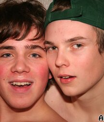 Gay porn twinks hot and sexy 62024b5315333.jpg