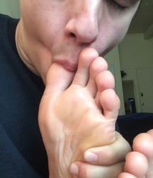 Gay porn young twink barefoot shown 622653acc5cda.jpg