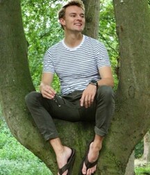 Gay porn twinks barefoot guys sexy feet 622e53b14351a.jpg