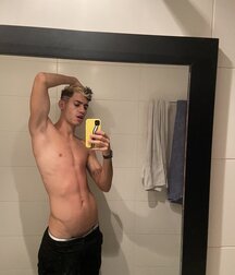 Gay porn twinks muscular and smooth body 624ed2882daac.jpg