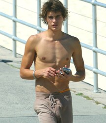 Twinks fun in pool swim shirtless 626fa519dc158.jpg