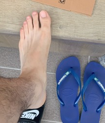 Barefoot twinks foot play cam boys porn 6272bac61440d.jpg