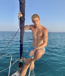 Barefoot twinks foot play cam boys porn 6272bace3755e.jpg