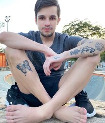 Barefoot twinks foot play cam boys porn 6272bae4e87bf.jpg