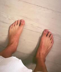 Barefoot twinks foot play cam boys porn 6272bae6ecb5d.jpg