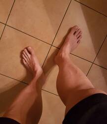 Barefoot twinks foot play cam boys porn 6272bb08b9940.jpg