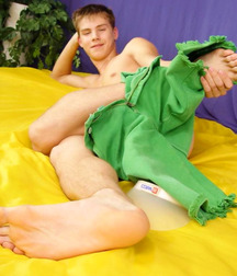 Walking barefoot young twink tube guys 6272bc63d4eac.jpg