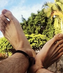 Walking barefoot young twink tube guys 6272bc6f9f91a.jpg