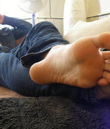 Walking barefoot young twink tube guys 6272bc8148367.jpg
