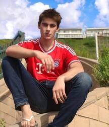 Boys feet lover guy men bottom feet 6287813a6a631.jpg