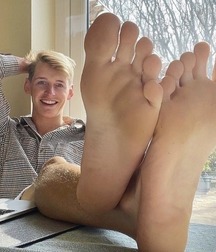 Twinks barefoot twink tube 62bafa264bd40.jpg
