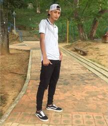 Twinks in snakers boys cute tube 62bedf5f96841.jpg