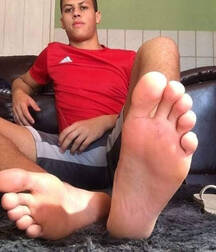 barefoot boys under twink tube toes 62ec209af2b14.jpg
