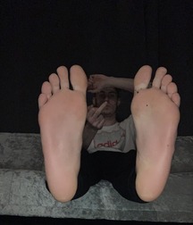 twinks barefoot boys bare sexy tube toes 62ffc9310674f.jpg