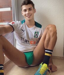Twinks and boys for weekend gay porn  61b3dcc5ef32a.jpeg