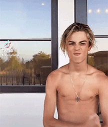 Twinks and boys for weekend gay porn  61b3dd295bb57.gif