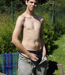 Peter sweet gay porn model shows off 61c2613442066.jpeg