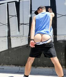 Brad Hunter gay porn models huge cock shows off 61c4fef71d336.jpeg