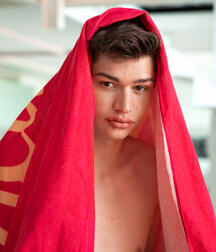 twinks proudly showing off gay porn 61d4d07a2e80b.jpeg