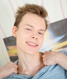 Model gay porn shows off set pro