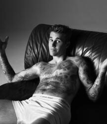 Bieber Superboy comendo o amigo gay porn 618e58d5975df.jpg