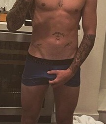 Bieber Superboy comendo o amigo gay porn 618e58efa15a5.jpg