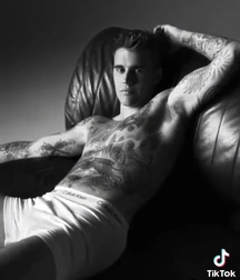 Bieber Superboy comendo o amigo gay porn 618e58f931d73.jpg