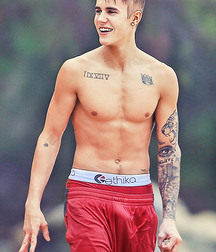 Bieber Superboy comendo o amigo gay porn 618e591202d58.jpg