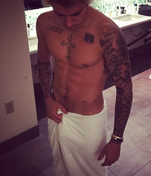 Bieber Superboy comendo o amigo gay porn 618e5916d3f18.png