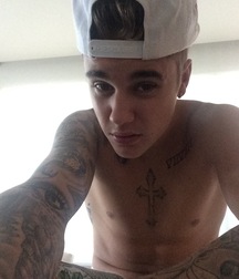 Bieber Superboy comendo o amigo gay porn 618e5918efb54.jpg