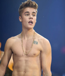 Bieber Superboy comendo o amigo gay porn 618e591c975ae.jpg
