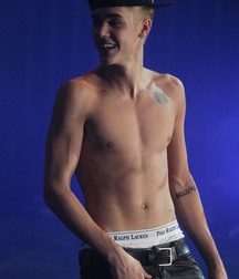 Bieber Superboy comendo o amigo gay porn 618e59249c80d.jpg