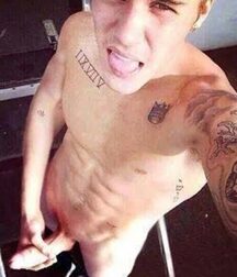 Bieber Superboy comendo o amigo gay porn 618e593840281.jpg