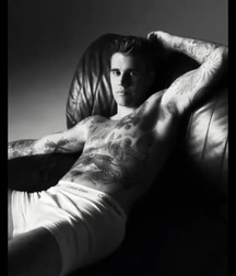 Bieber Superboy comendo o amigo gay porn 618e5968b3982.jpg
