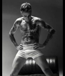 Bieber Superboy comendo o amigo gay porn 618e596c99f4e.jpg