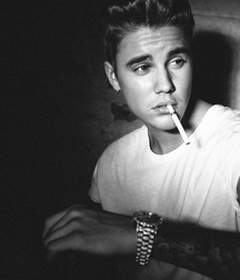 Bieber Superboy comendo o amigo gay porn 618e946a563c9.jpg