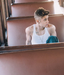 Bieber Superboy comendo o amigo gay porn 618e947f9846d.jpg