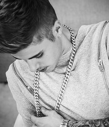 Bieber Superboy comendo o amigo gay porn 618e9485da391.jpg